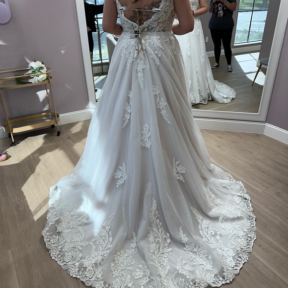 Maggie Sottero Rory Wedding Dress NWOT - Picture 3 of 5